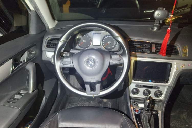 Used Volkswagen Gran Lavida 2013 1.4 TSI Automatic Luxury Model Steering Wheel