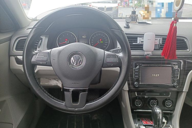 Used Volkswagen Gran Lavida 2013 1.4 TSI Automatic Luxury Model Steering Wheel