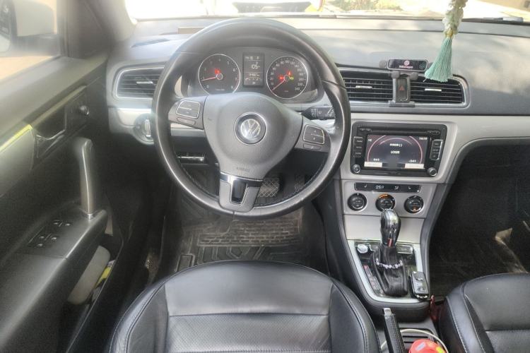 Used Volkswagen Gran Lavida 2013 1.4 TSI Automatic Luxury Model Steering Wheel