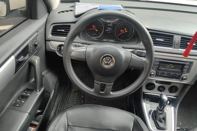 Used Volkswagen Gran Lavida 2013 1.6L Automatic Comfort Model Steering Wheel