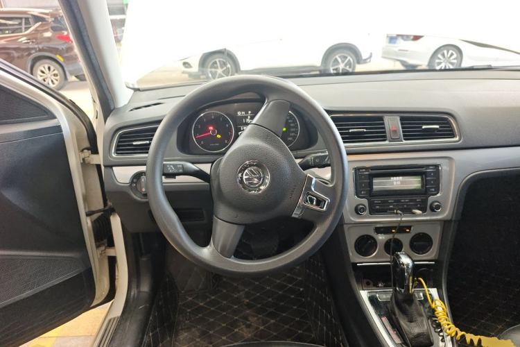 Used Volkswagen Gran Lavida 2013 1.4 TSI Automatic Comfort Model Steering Wheel
