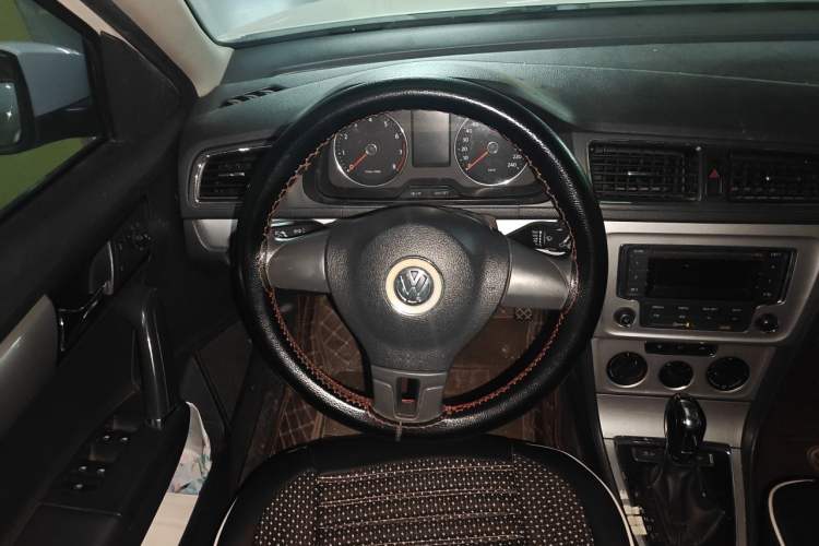 Used Volkswagen Gran Lavida 2013 1.6L Automatic Comfort Model Steering Wheel