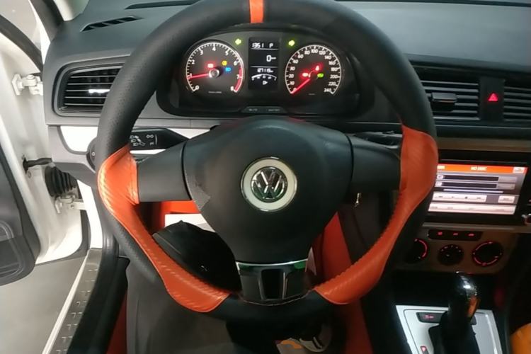 Used Volkswagen Gran Lavida 2013 1.6L Automatic Fashion Model Steering Wheel
