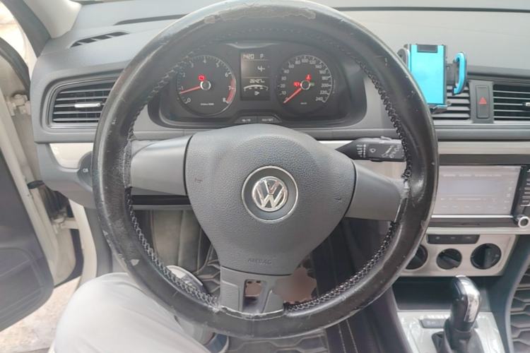 Used Volkswagen Gran Lavida 2013 1.6L Automatic Fashion Model Steering Wheel