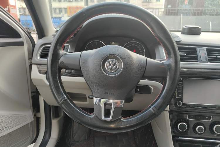 Used Volkswagen Gran Lavida 2013 1.6L Manual Comfort Model Steering Wheel