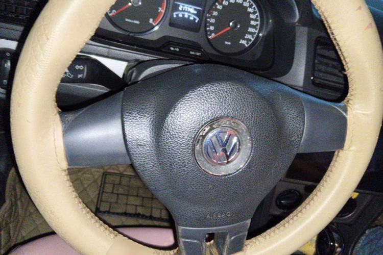 Used Volkswagen Gran Lavida 2013 1.6L Automatic Fashion Model Steering Wheel