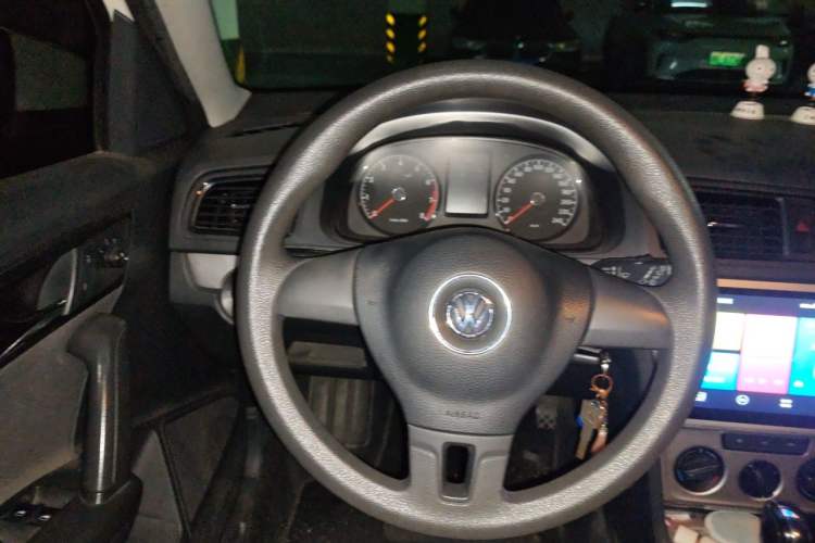 Used Volkswagen Gran Lavida 2013 1.6L Automatic Fashion Model Steering Wheel