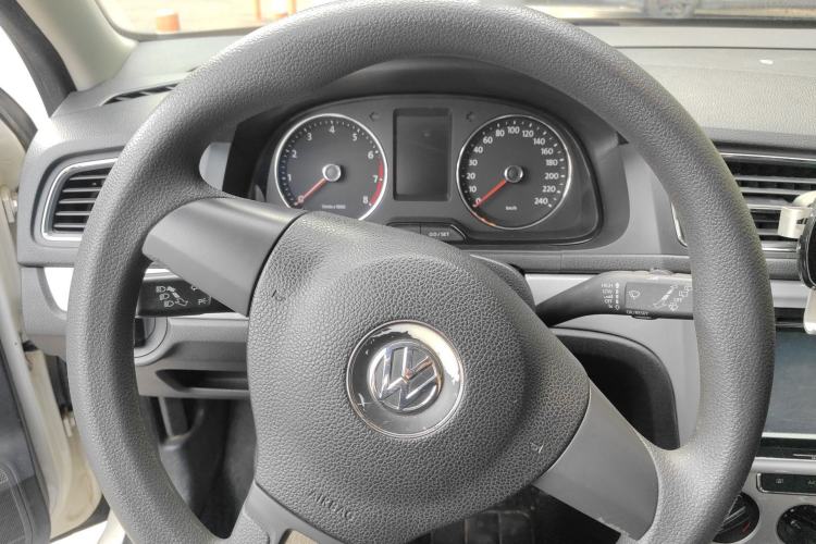 Used Volkswagen Gran Lavida 2013 1.6L Automatic Comfort Model Steering Wheel