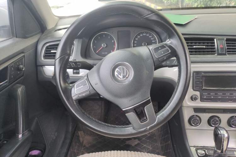 Used Volkswagen Gran Lavida 2013 1.6L Automatic Luxury Model Steering Wheel
