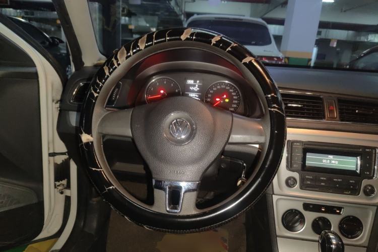 Used Volkswagen Gran Lavida 2013 1.6L Automatic Comfort Model Steering Wheel