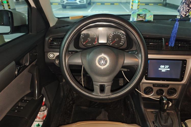 Used Volkswagen Gran Lavida 2013 1.6L Automatic Fashion Model Steering Wheel