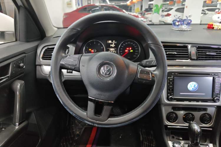 Used Volkswagen Gran Lavida 2013 1.4 TSI Automatic Comfort Model Steering Wheel
