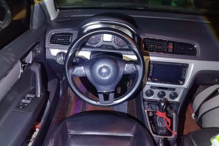 Used Volkswagen Gran Lavida 2013 1.4 TSI Automatic Luxury Model Steering Wheel