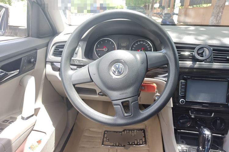 Used Volkswagen Gran Lavida 2013 1.6L Automatic Comfort Model Steering Wheel