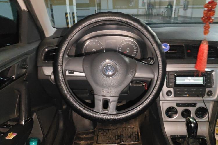 Used Volkswagen Gran Lavida 2013 1.6L Automatic Comfort Model Steering Wheel