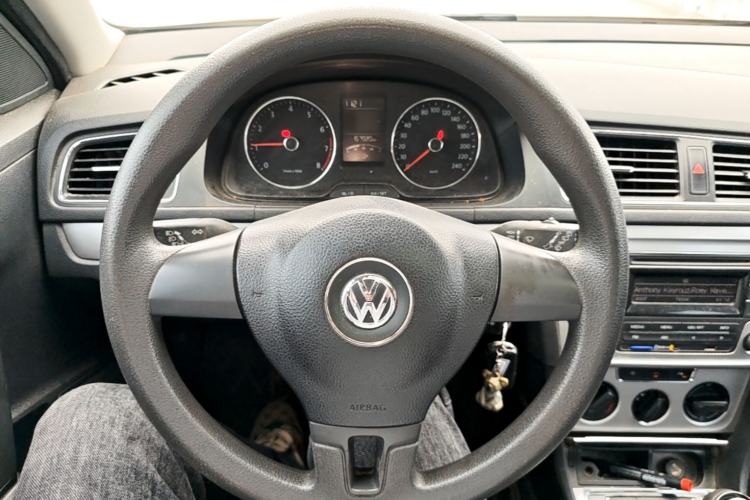 Used Volkswagen Gran Lavida 2013 1.6L Manual Comfort Model Steering Wheel