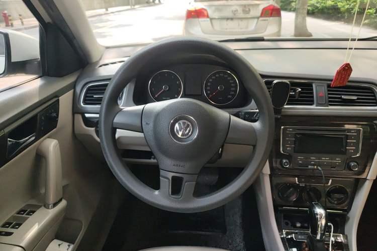 Used Volkswagen Gran Lavida 2013 1.6L Automatic Comfort Model Steering Wheel