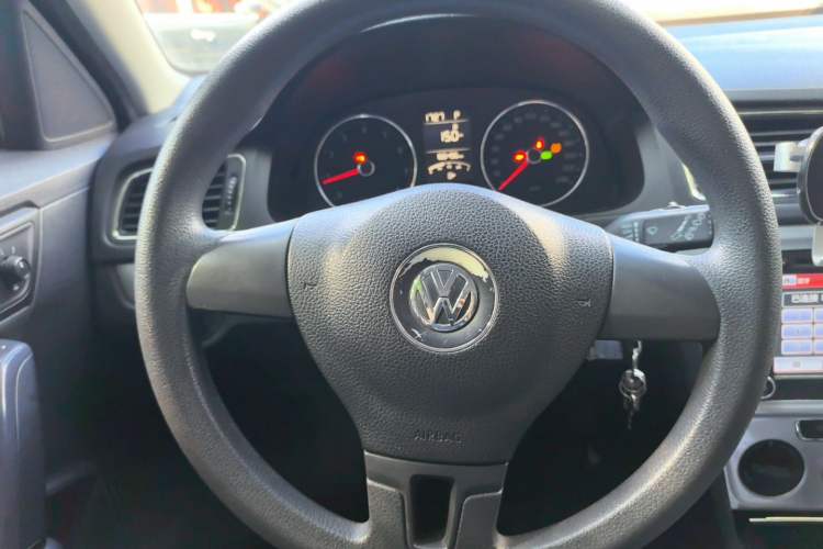 Used Volkswagen Gran Lavida 2013 1.6L Automatic Comfort Model Steering Wheel
