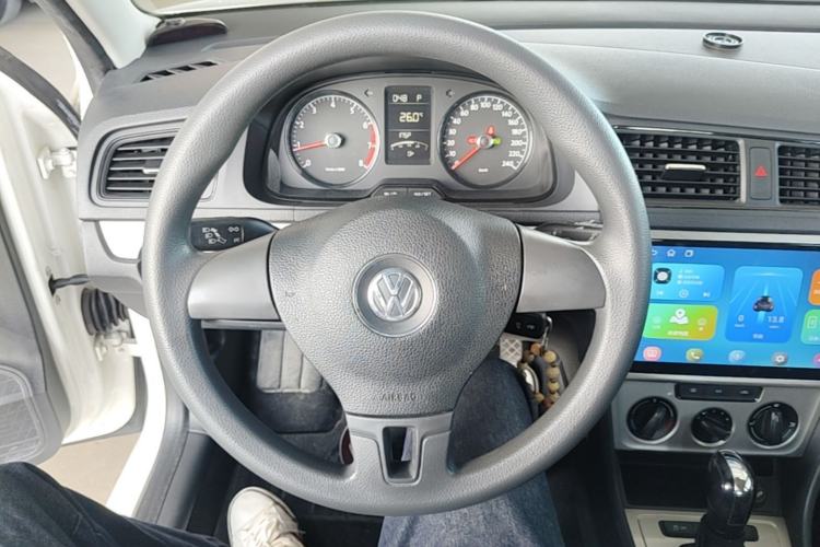 Used Volkswagen Gran Lavida 2013 1.6L Automatic Fashion Model Steering Wheel