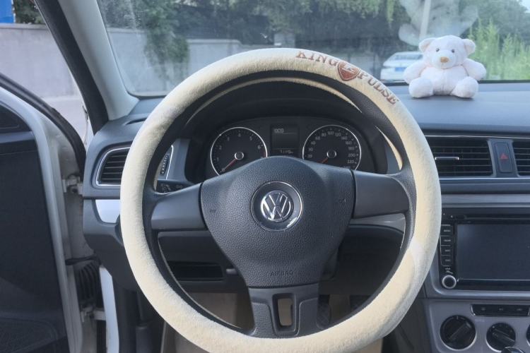 Used Volkswagen Gran Lavida 2013 1.6L Automatic Comfort Model Steering Wheel