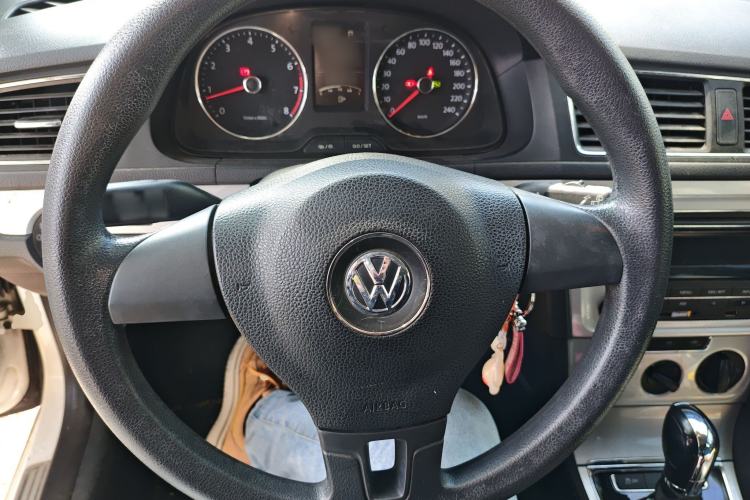 Used Volkswagen Gran Lavida 2013 1.6L Automatic Comfort Model Steering Wheel