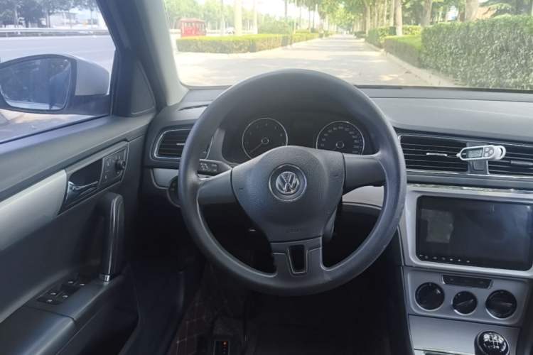 Used Volkswagen Gran Lavida 2013 1.6L Manual Comfort Model Steering Wheel