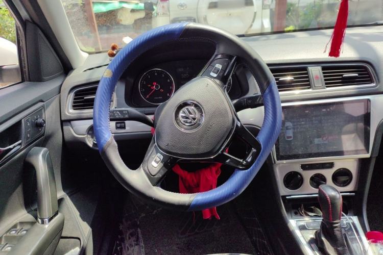 Used Volkswagen Gran Lavida 2013 1.4 TSI Automatic Comfort Model Steering Wheel