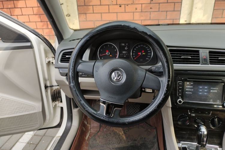 Used Volkswagen Gran Lavida 2013 1.6L Automatic Comfort Model Steering Wheel