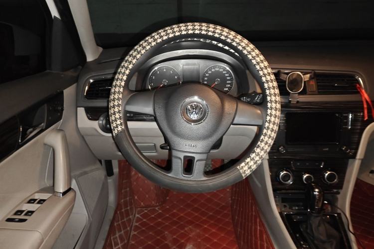 Used Volkswagen Gran Lavida 2013 1.6L Automatic Comfort Model Steering Wheel