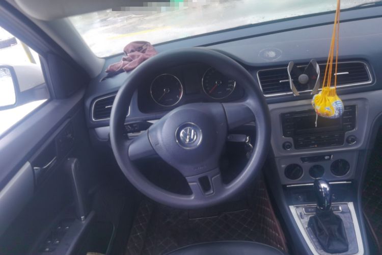 Used Volkswagen Gran Lavida 2013 1.6L Automatic Comfort Model Steering Wheel