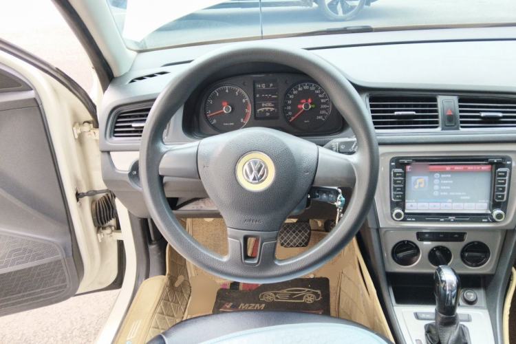 Used Volkswagen Gran Lavida 2013 1.6L Automatic Fashion Model Steering Wheel