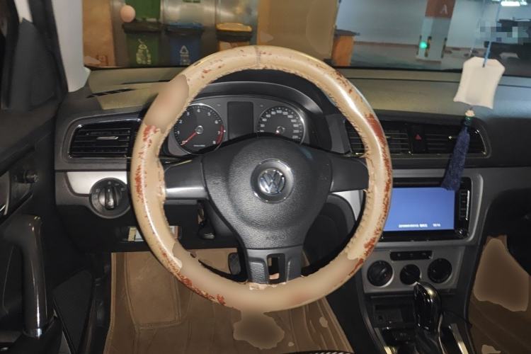 Used Volkswagen Gran Lavida 2013 1.6L Automatic Comfort Model Steering Wheel