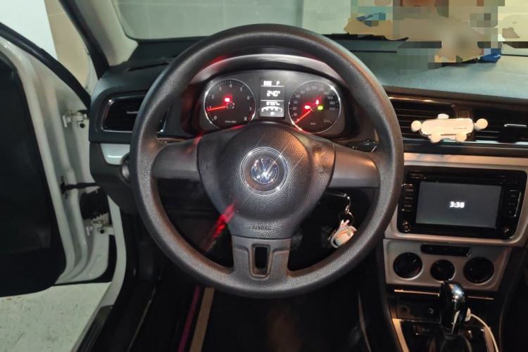 Used Volkswagen Gran Lavida 2013 1.6L Automatic Comfort Model Steering Wheel