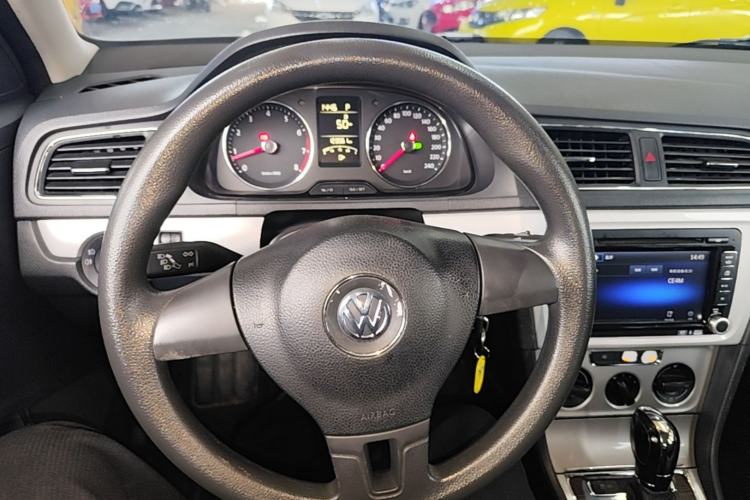 Used Volkswagen Gran Lavida 2013 1.6L Automatic Comfort Model Steering Wheel