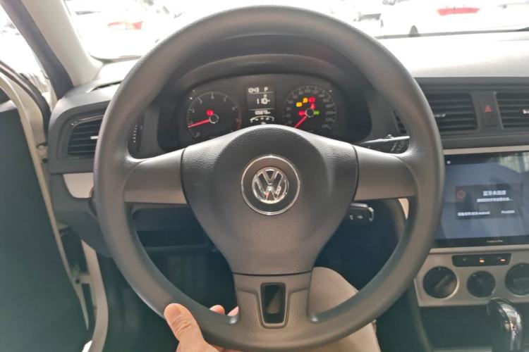 Used Volkswagen Gran Lavida 2013 1.6L Automatic Fashion Model Steering Wheel
