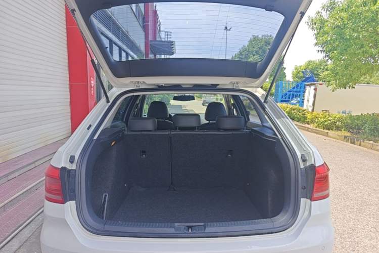 Used Volkswagen Gran Lavida 2013 1.6L Automatic Comfort Model Trunk