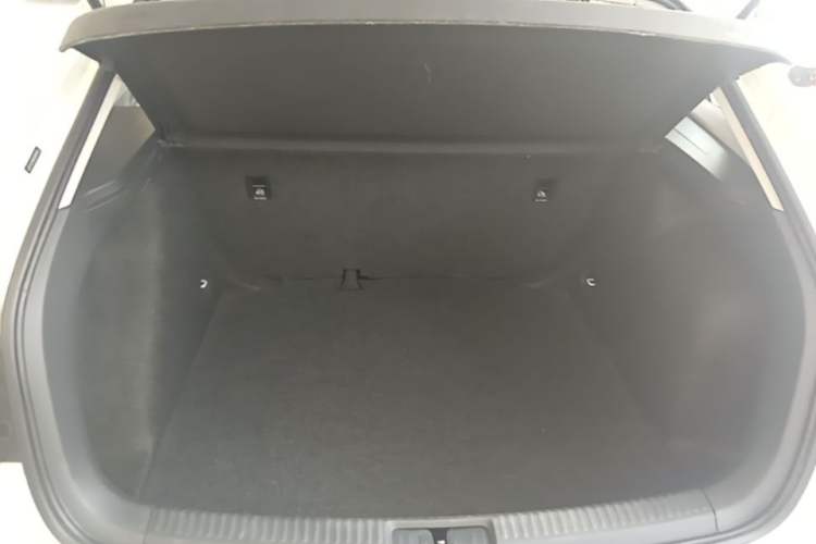 Used Volkswagen Gran Lavida 2013 1.6L Automatic Fashion Model Trunk