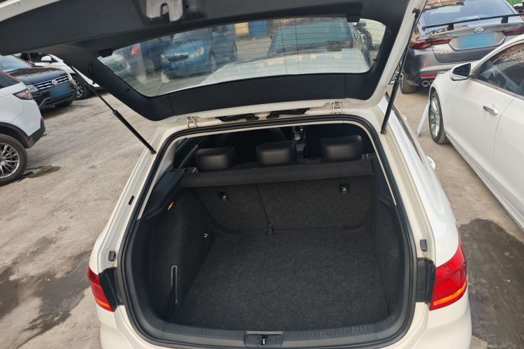 Used Volkswagen Gran Lavida 2013 1.6L Automatic Comfort Model Trunk