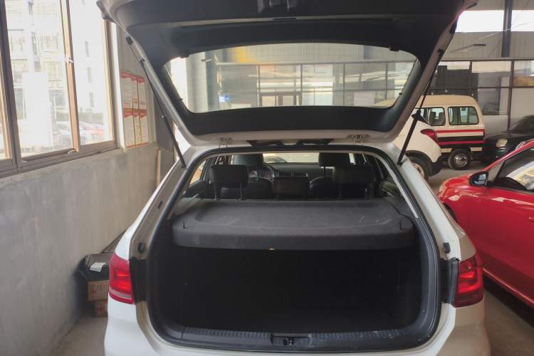 Used Volkswagen Gran Lavida 2013 1.6L Automatic Comfort Model Trunk