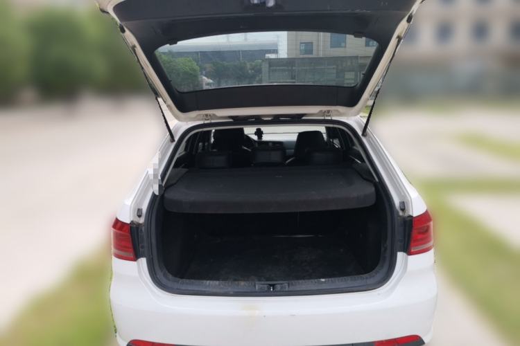 Used Volkswagen Gran Lavida 2013 1.6L Manual Fashion Model Trunk