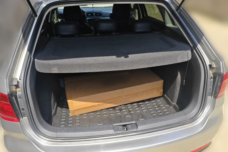 Used Volkswagen Gran Lavida 2013 1.6L Automatic Fashion Model Trunk