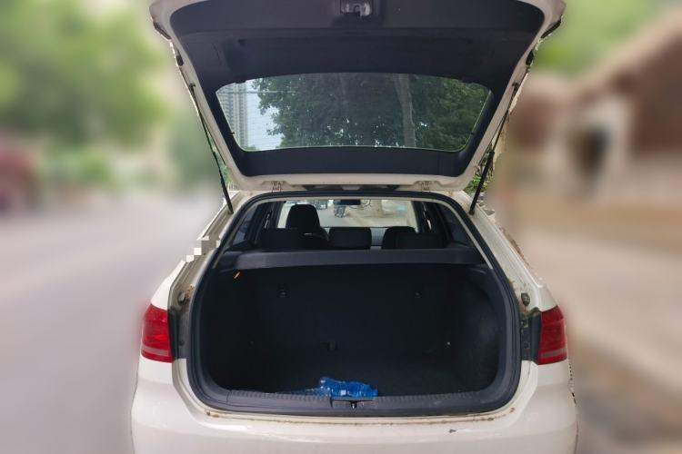 Used Volkswagen Gran Lavida 2013 1.6L Automatic Fashion Model Trunk