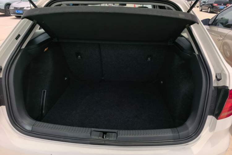Used Volkswagen Gran Lavida 2013 1.4 TSI Automatic Comfort Model Trunk