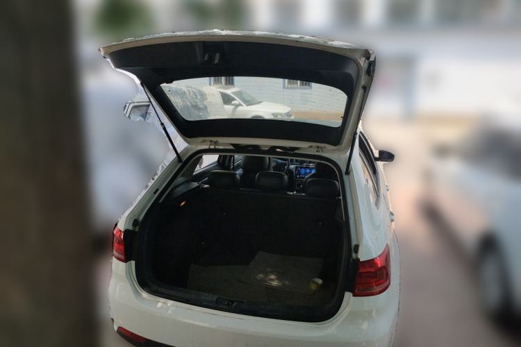Used Volkswagen Gran Lavida 2013 1.6L Manual Fashion Model Trunk