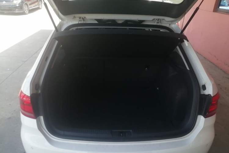 Used Volkswagen Gran Lavida 2013 1.4 TSI Automatic Comfort Model Trunk
