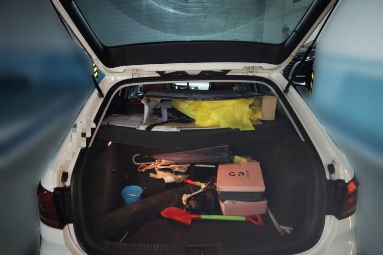 Used Volkswagen Gran Lavida 2013 1.6L Automatic Fashion Model Trunk
