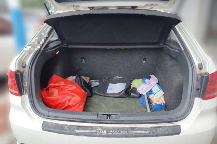 Used Volkswagen Gran Lavida 2013 1.6L Automatic Fashion Model Trunk