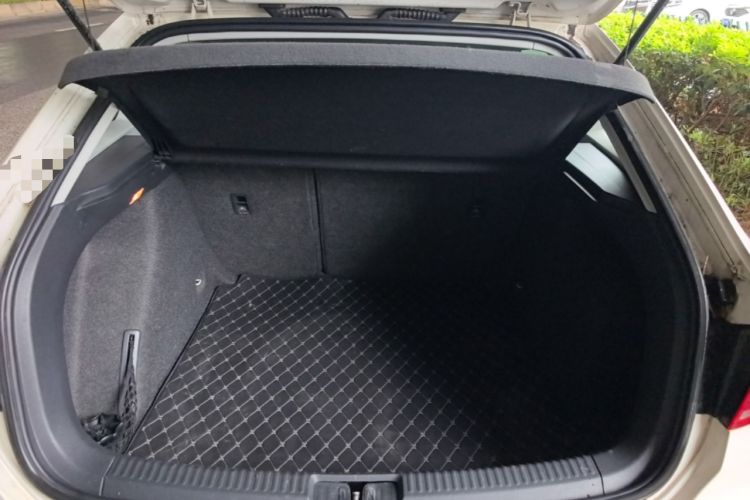 Used Volkswagen Gran Lavida 2013 1.6L Automatic Comfort Model Trunk
