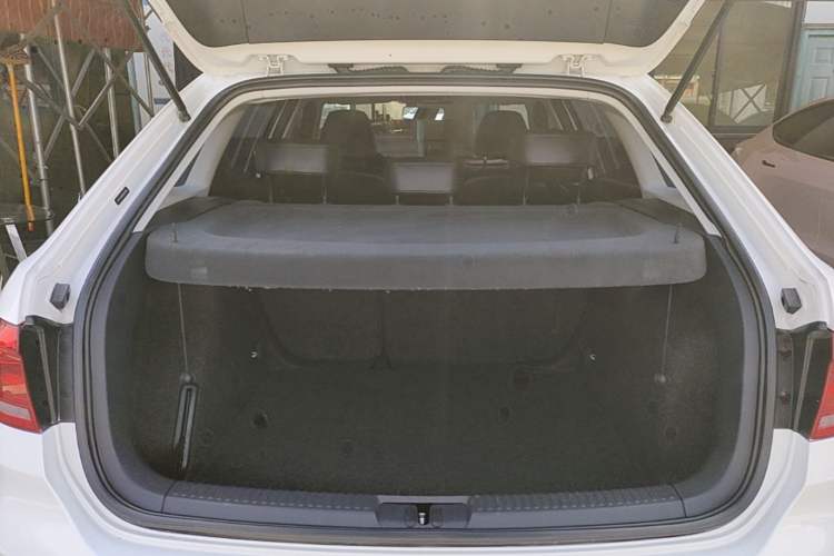 Used Volkswagen Gran Lavida 2013 1.6L Manual Comfort Model Trunk