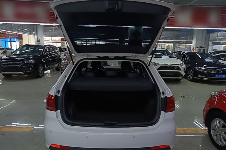 Used Volkswagen Gran Lavida 2013 1.6L Automatic Comfort Model Trunk